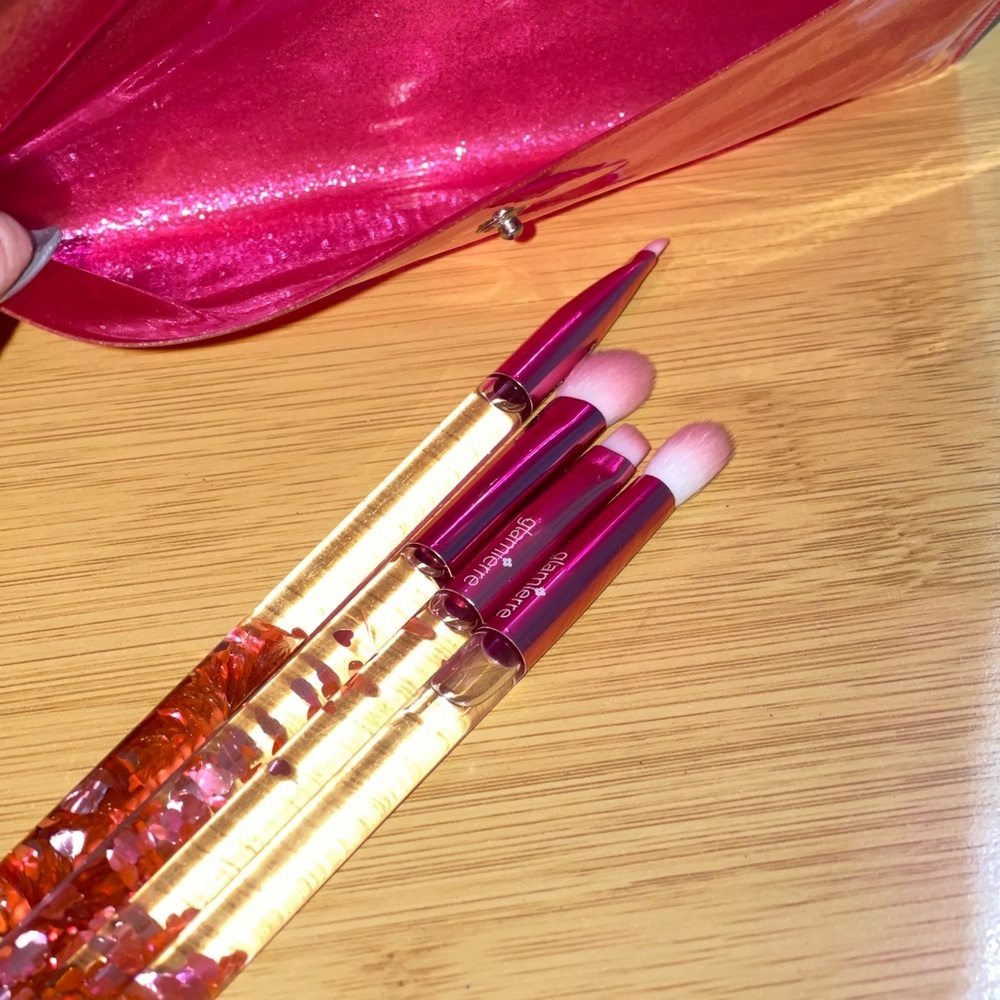 GLAMIERRE Pink Luxe Flow Glitter Hearts Eye Brush - Picture 8 of 12